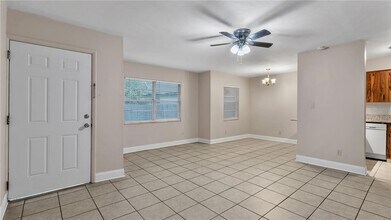 2121 S San Gully Rd in Lakeland, FL - Building Photo - Building Photo