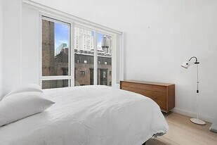 241 Fifth Avenue in New York, NY - Building Photo