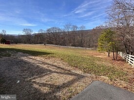 22 Silverhill Ln in Berkeley Springs, WV - Building Photo