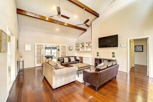 8111 Pine Green Ln in Humble, TX - Building Photo