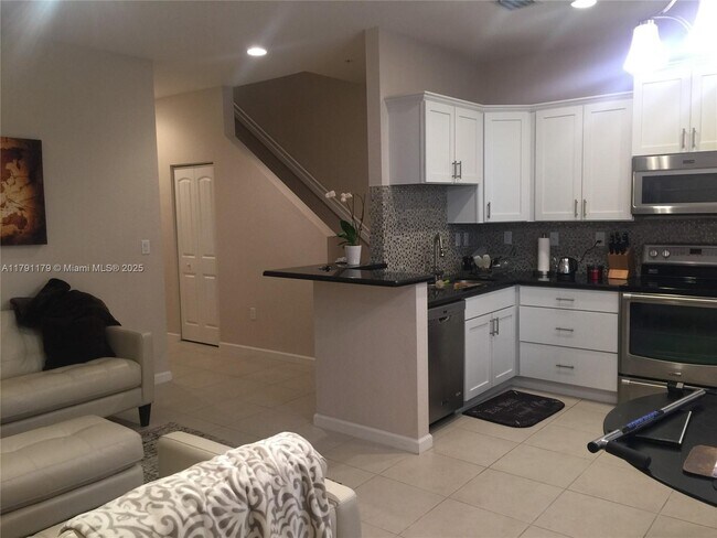 283 SW 7th Ct in Pompano Beach, FL - Building Photo - Building Photo