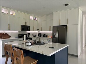 16101 SW 27th St in Miramar, FL - Building Photo - Building Photo