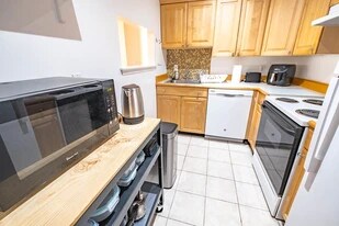 100 Marion St, Unit 31 in Brookline, MA - Building Photo