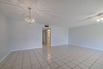 180 High Point Terrace E in Delray Beach, FL - Building Photo - Building Photo