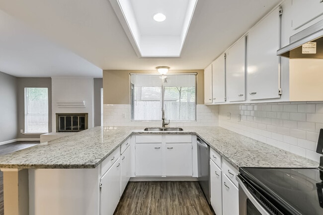 26 W Broken Oak in The Woodlands, TX - Building Photo - Building Photo