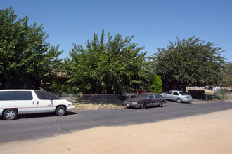 17011 Olive St in Hesperia, CA - Building Photo - Building Photo