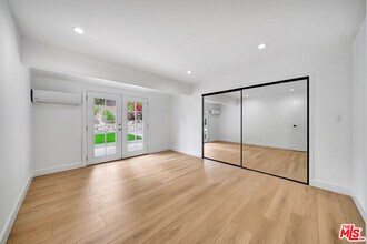 20619 Clark St in Los Angeles, CA - Building Photo - Building Photo
