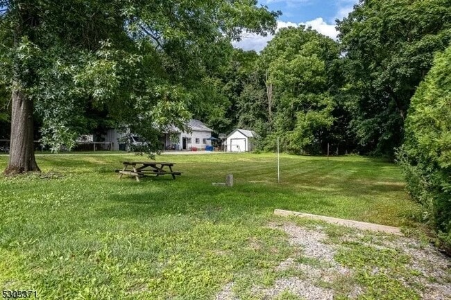 26 Schooleys Mountain Rd, Unit 2nd Floor in Long Valley, NJ - Building Photo - Building Photo
