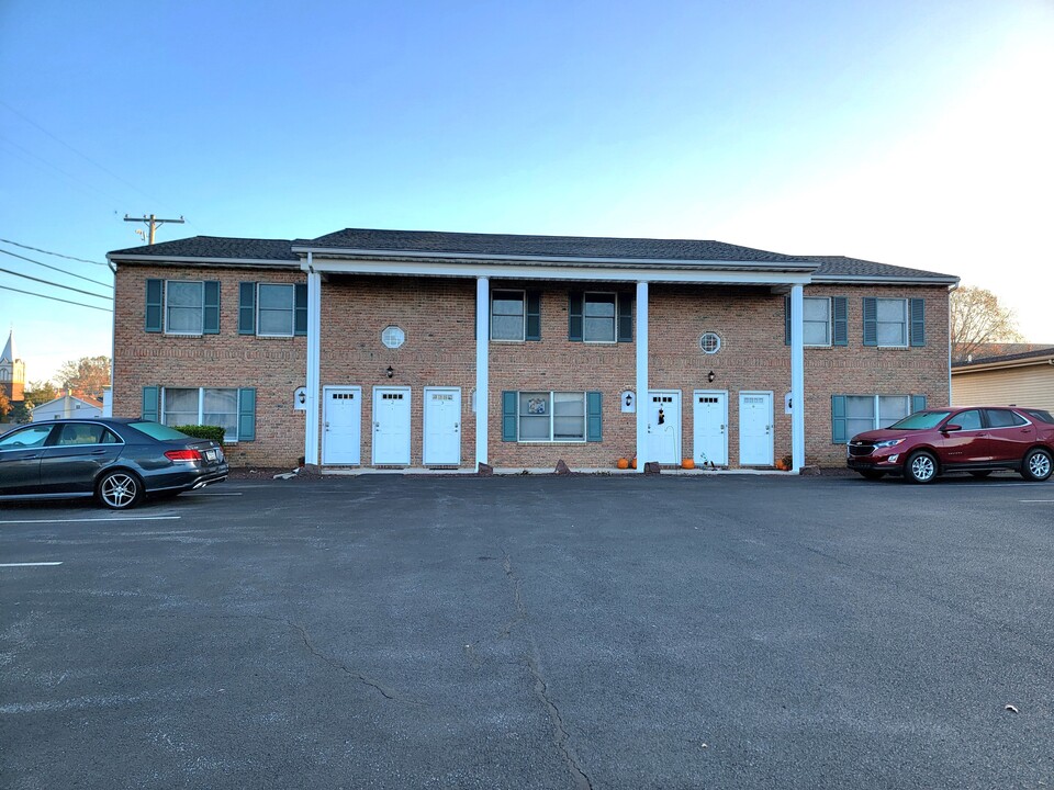 1317 Lincoln Heights Ave, Unit Apt 3 in Ephrata, PA - Foto de edificio