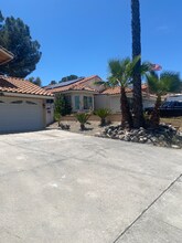 16502 Mango Way in Lake Elsinore, CA - Foto de edificio - Building Photo