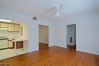122 4th St N-Unit -C in Jacksonville Beach, FL - Building Photo - Building Photo