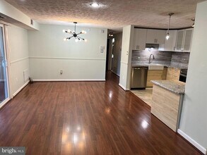 12201 Peach Crest Dr in Germantown, MD - Building Photo - Building Photo
