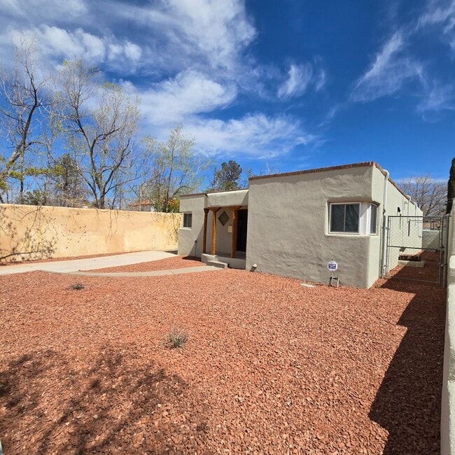 214 Wellesley Dr SE in Albuquerque, NM - Building Photo - Building Photo