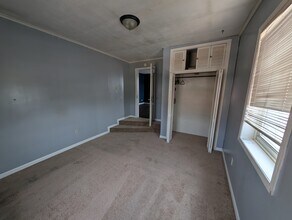 105 1st St E in Independence, IA - Building Photo - Building Photo