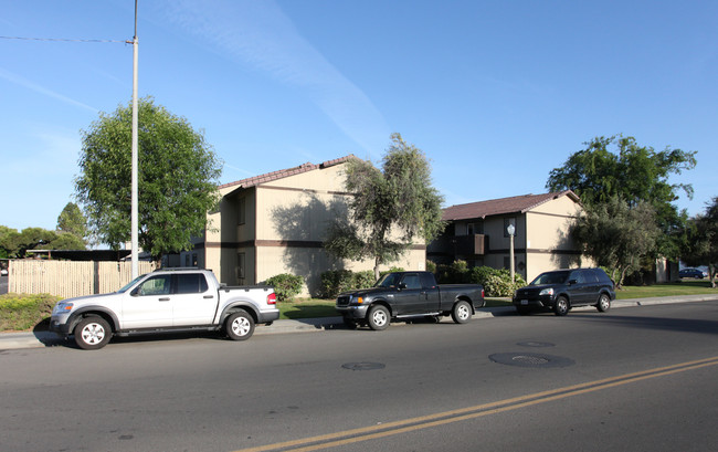 Summer Place Apartments in Lemoore, CA - Building Photo - Building Photo