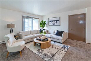 Geary Estates Apartments in Junction City, KS - Building Photo