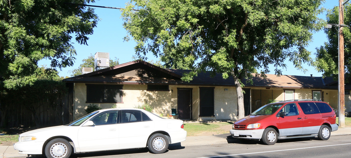 3705 Coffee Rd in Modesto, CA - Building Photo