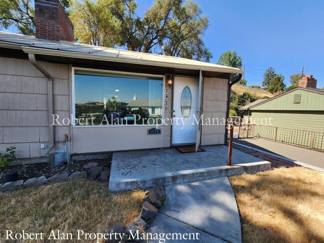 1420 SW Goodwin Pl in Pendleton, OR - Building Photo - Building Photo