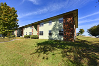 Cumberland Square in Springfield, TN - Foto de edificio - Building Photo