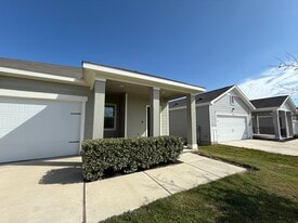 1102 Treeta Trl in Kyle, TX - Building Photo