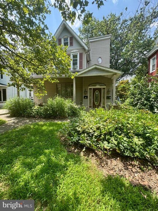 417 Cinnaminson Ave in Palmyra, NJ - Building Photo