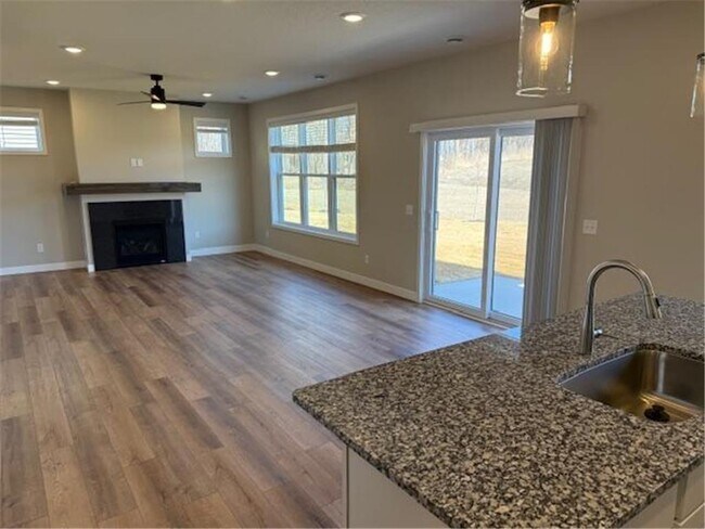 5370 Robinwood Ct in Chaska, MN - Building Photo - Building Photo