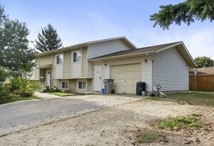 9451-65ave 65 Ave in Grande Prairie, AB - Building Photo