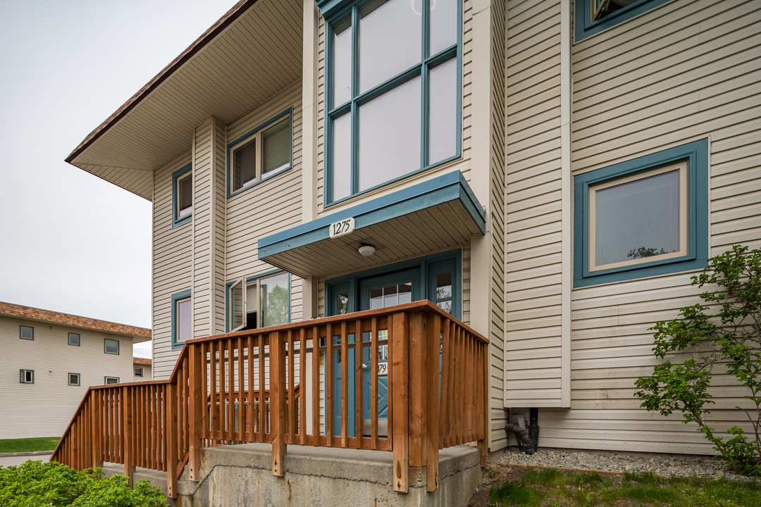 Merrill Crossing in Anchorage, AK - Foto de edificio