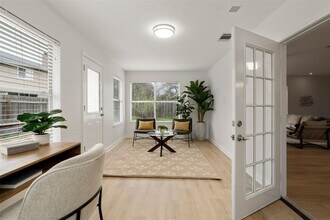 8104 Doe Meadow Dr in Austin, TX - Building Photo - Building Photo