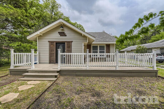 206 Farley St in Waxahachie, TX - Foto de edificio - Building Photo