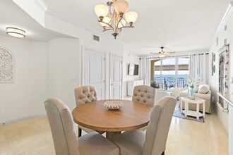 275 NW Flagler Ave, Unit Apt 403 in Stuart, FL - Foto de edificio - Building Photo