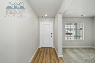 4879 W Quaker Rdg St in Meridian, ID - Foto de edificio - Building Photo