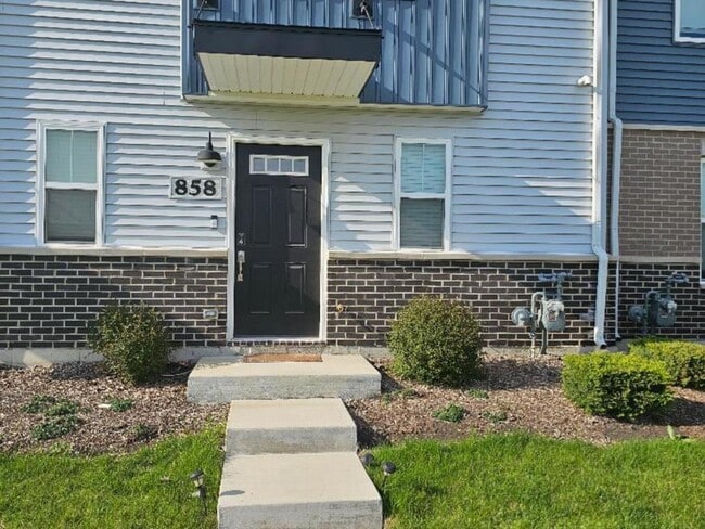 858 Finley Dr in Aurora, IL - Building Photo - Building Photo