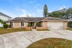 20507 Maxim Pkwy in Orlando, FL - Building Photo