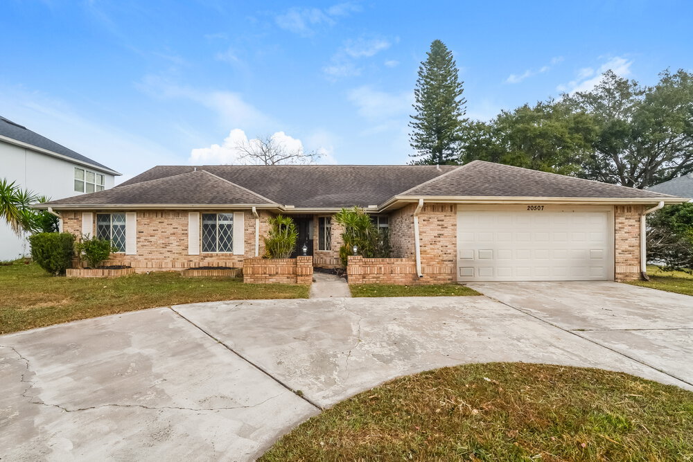 20507 Maxim Pkwy in Orlando, FL - Building Photo