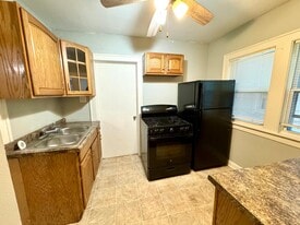 1506 S 81st St in West Allis, WI - Building Photo