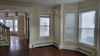 30 Orchard St, Unit 30 in Amesbury, MA - Foto de edificio - Building Photo