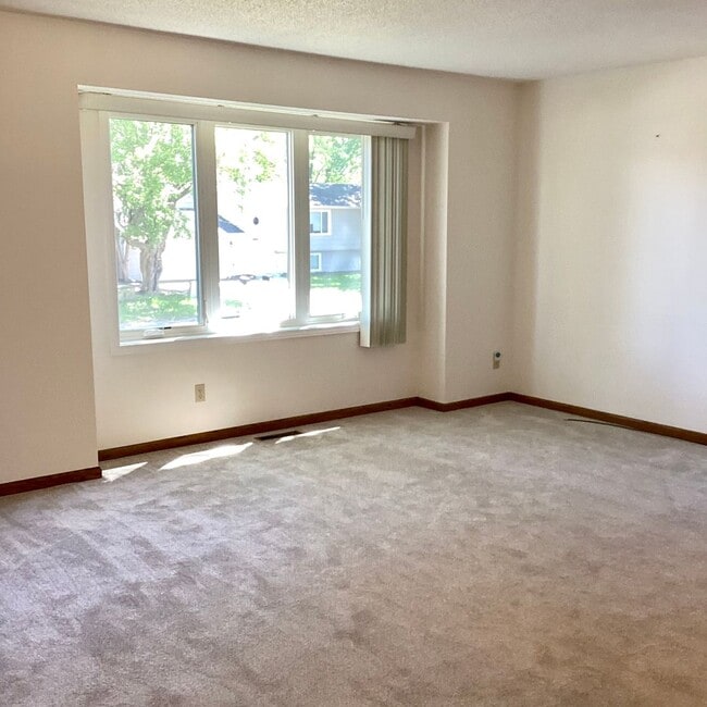 6 Fairway Dr in Monticello, MN - Building Photo - Building Photo