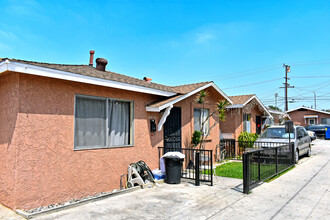 4920 Santa Ana St in Cudahy, CA - Building Photo - Building Photo