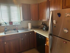 18 Hollis St, Unit #1 in Newton, MA - Building Photo - Building Photo