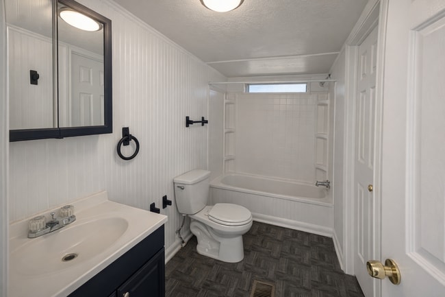 5094 Red Barn Rd in Milton, FL - Building Photo - Building Photo