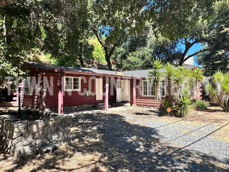 21 Southbank Rd in Carmel Valley, CA - Building Photo