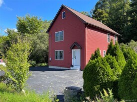 214 Nelson Rd in Monroe, NY - Building Photo