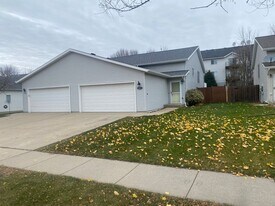 2915 Dakota Park Cir S in Fargo, ND - Building Photo