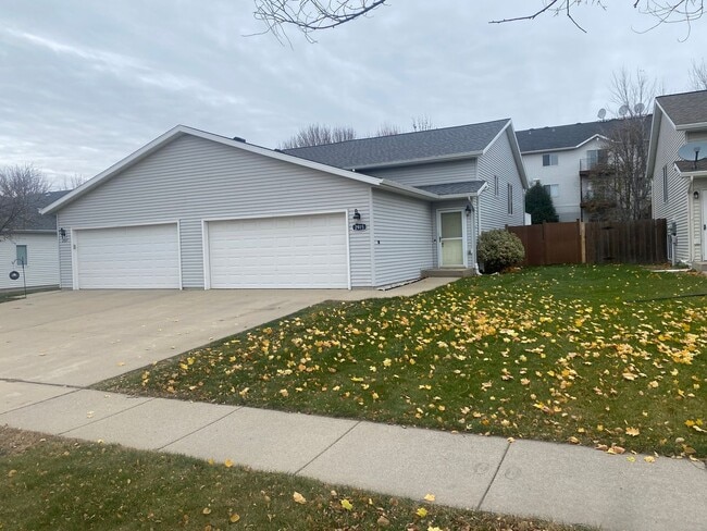 2915 Dakota Park Cir S