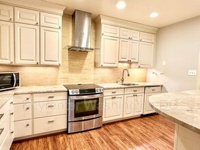 3273 Sutton Pl NW in Washington, DC - Building Photo - Building Photo