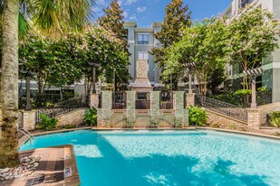 Elan at Bluffview in Dallas, TX - Building Photo