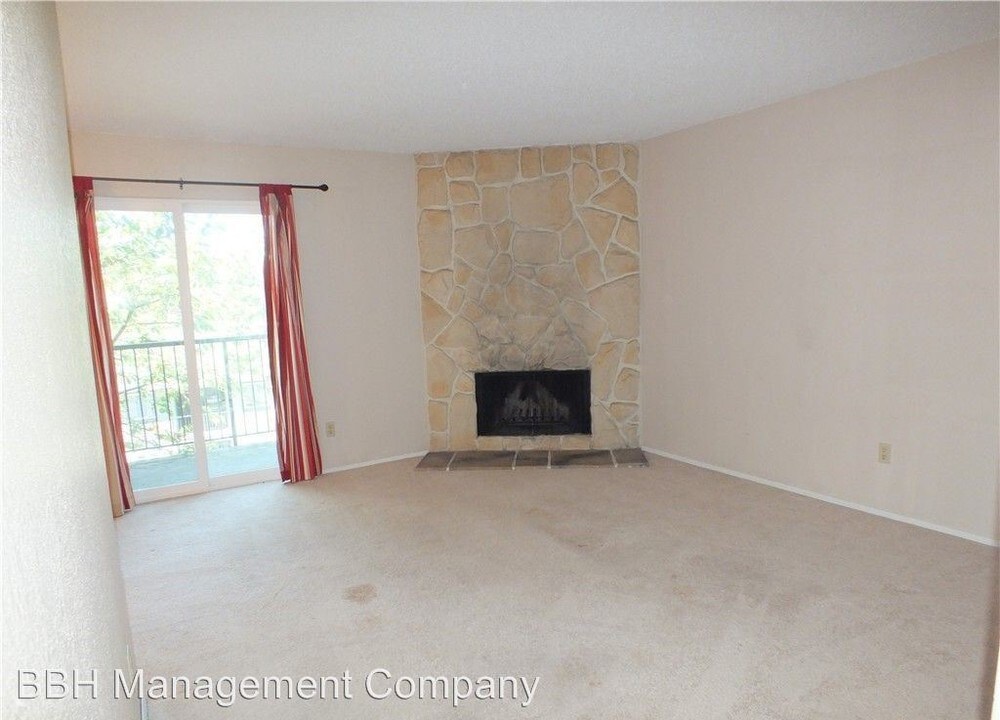 615 75th St SE-Unit -D-78 in Everett, WA - Foto de edificio