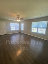 982 Clearwater Cir in Catoosa, OK - Building Photo - Building Photo