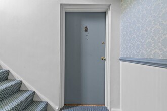 6611 E Wakefield Dr in Alexandria, VA - Foto de edificio - Building Photo